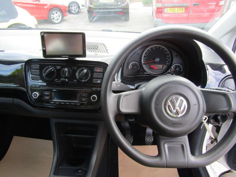 VOLKSWAGEN UP