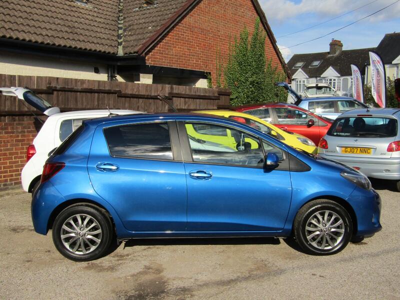 View TOYOTA YARIS 1.3 Dual VVT-i Icon