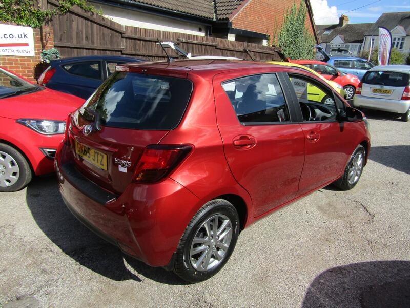 View TOYOTA YARIS 1.3 Dual VVT-i Icon  One Former Keeper