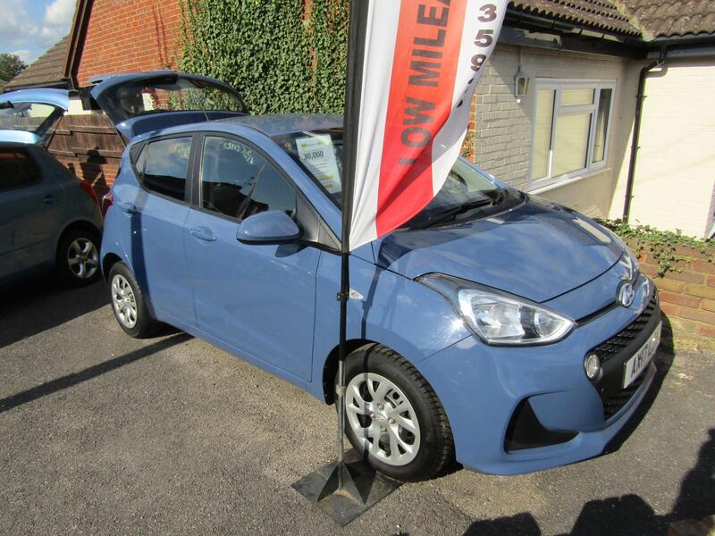 View HYUNDAI I10 1.0 SE  One Former Keeper