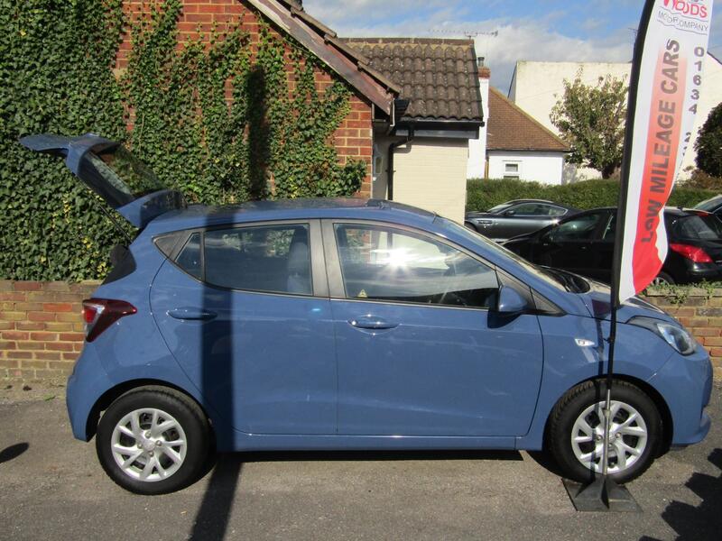View HYUNDAI I10 1.0 SE  One Former Keeper