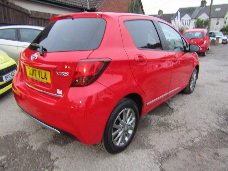 View TOYOTA YARIS 1.3 Dual VVT-i Icon  One Former Keeper