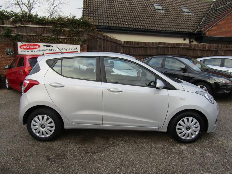 View HYUNDAI I10 1.0 SE  One Former Keeper,  Only 60,000 miles, Full Service History, 9 Hyundai Stamps