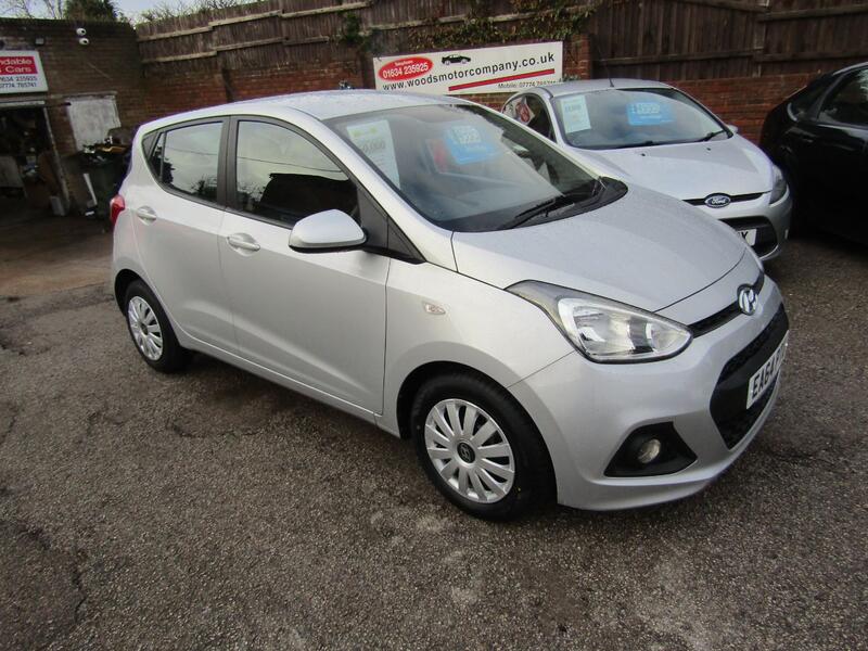 View HYUNDAI I10 1.0 SE  One Former Keeper,  Only 60,000 miles, Full Service History, 9 Hyundai Stamps