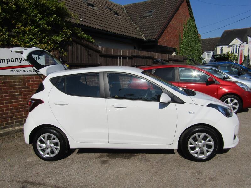 View HYUNDAI I10 1.0 SE  One Former Keeper,  Only 37,000 miles, Full Main Dealer Service History (5 Hyundai Stamps)