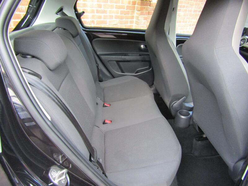 VOLKSWAGEN UP
