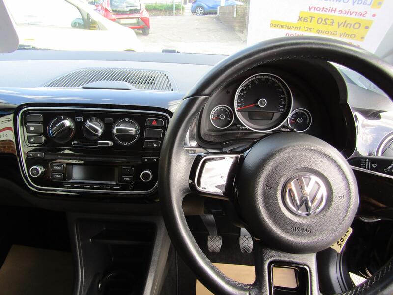 VOLKSWAGEN UP