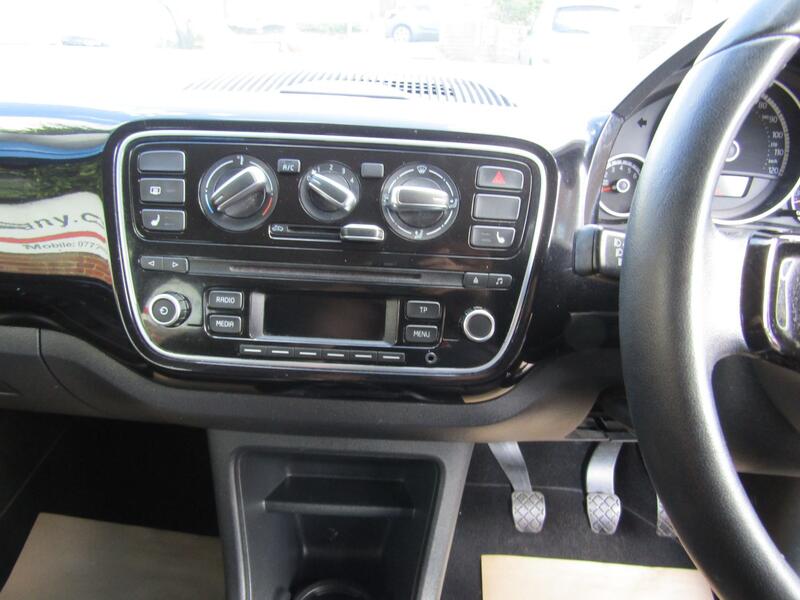 VOLKSWAGEN UP