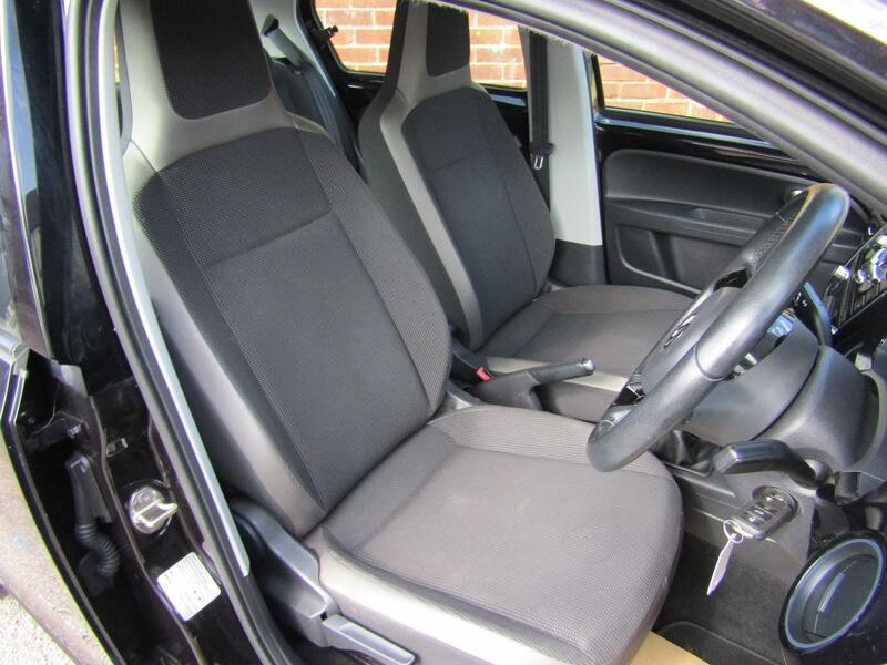VOLKSWAGEN UP