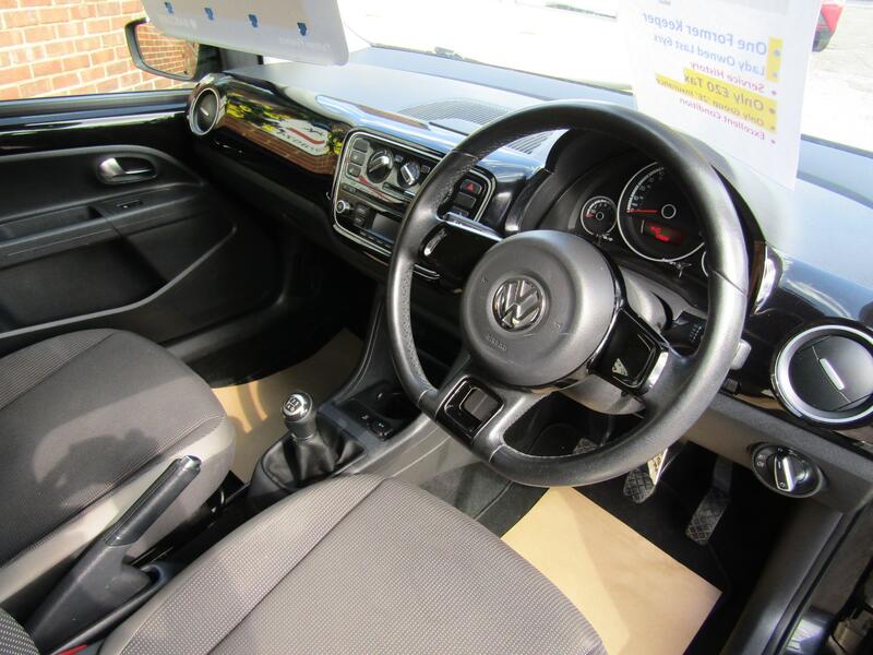 VOLKSWAGEN UP