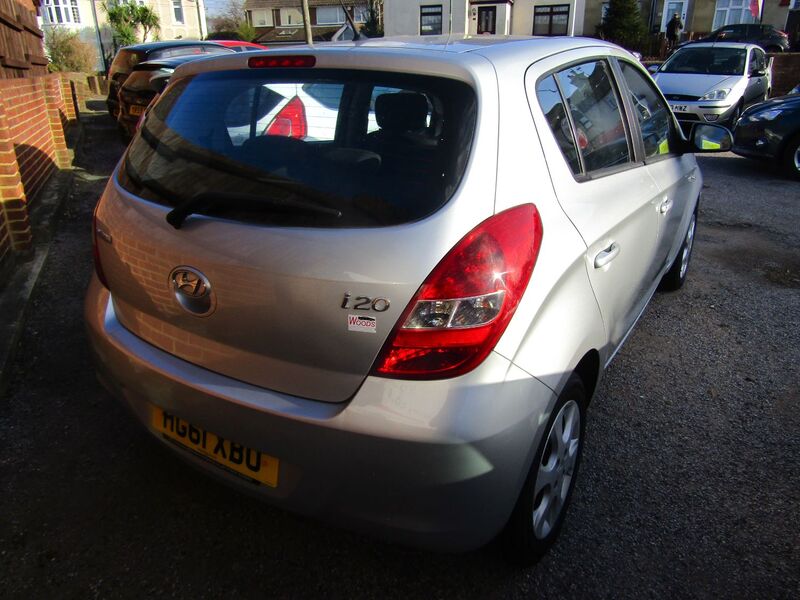 View HYUNDAI I20 COMFORT  AUTOMATIC   Only 31,000 miles,  2 Lady Owners Previously, Service History, 6 Stamps