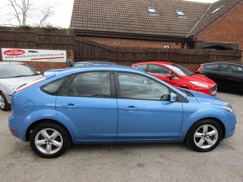 View FORD FOCUS ZETEC  Only 55,000 miles, Full Service History, 9 Stamps, 2 Former Keepers, Beautiful Car