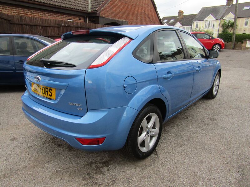 View FORD FOCUS ZETEC  Only 55,000 miles, Full Service History, 9 Stamps, 2 Former Keepers, Beautiful Car