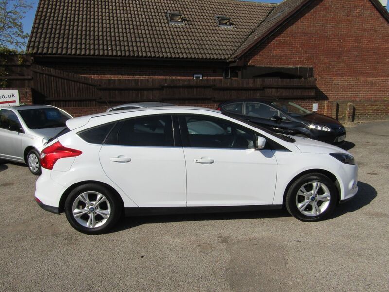 View FORD FOCUS ZETEC   Only 64,000 miles, Full Service History,  7 Service Stamps.