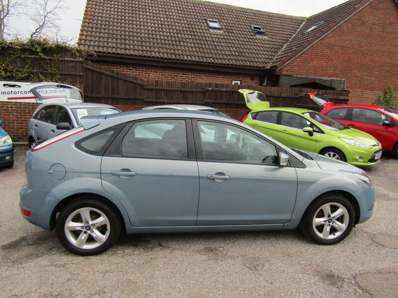 View FORD FOCUS ZETEC  Only 71,00 miles,  6 Ford Service Stamps