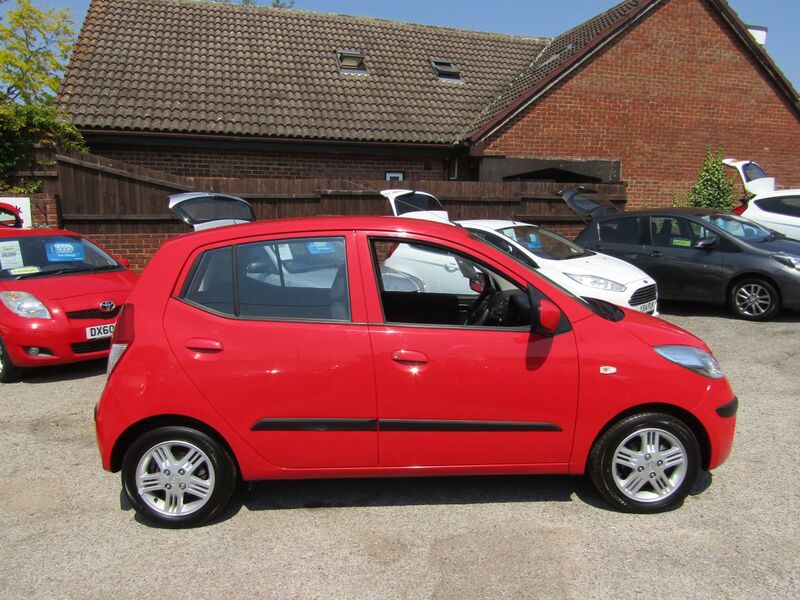 View HYUNDAI I10 COMFORT   Only 40,000 miles   ONE LADY OWNER FROM NEW,  Full Service History,  13 Service Stamps