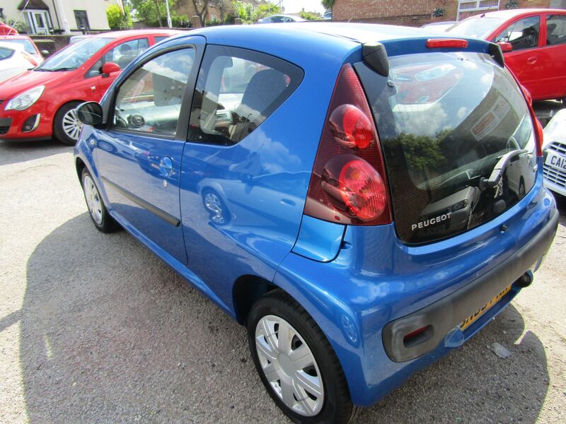 PEUGEOT 107