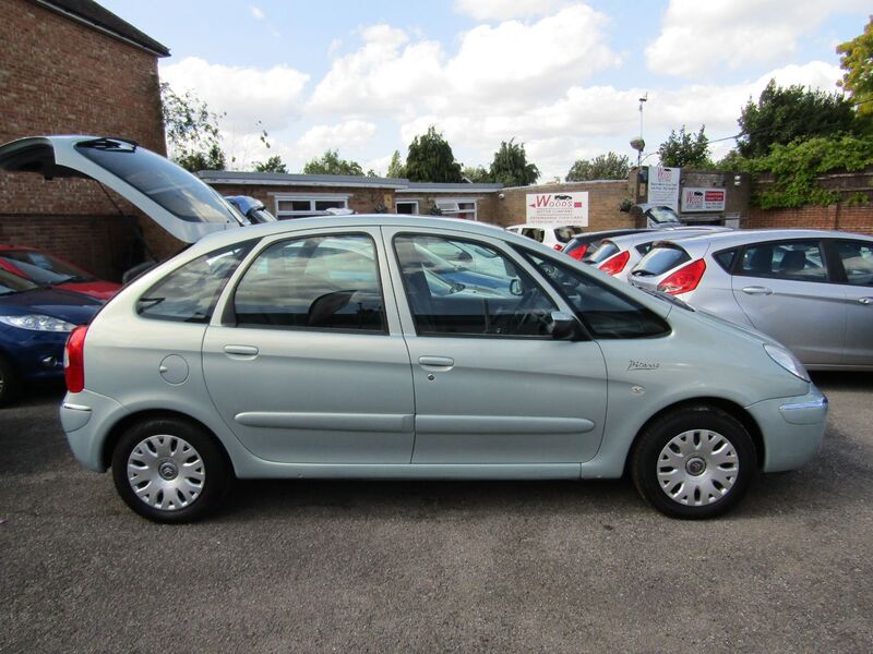 View CITROEN XSARA HDI DESIRE PICASSO 1.6  ONE OWNER FROM NEW,  Only 58,000 miles,  FSH, 14 Main Dealer Stamps In Book